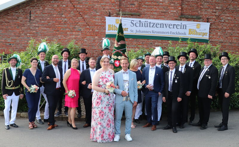 König Phil Niestegge und Königin Julia Goldschmidtböing samt Vorstand und Hofstaat